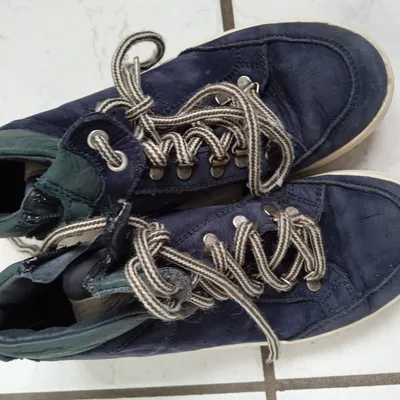 baskets habillées  marine , vert en très bon état  nubuck et cuir    chauss momes